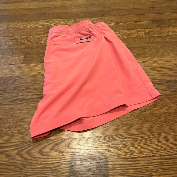 Men’s Southern Tide salmon swim suit. Size XL, like new condition, pockets - Picture 2 of 5